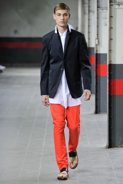Look 13